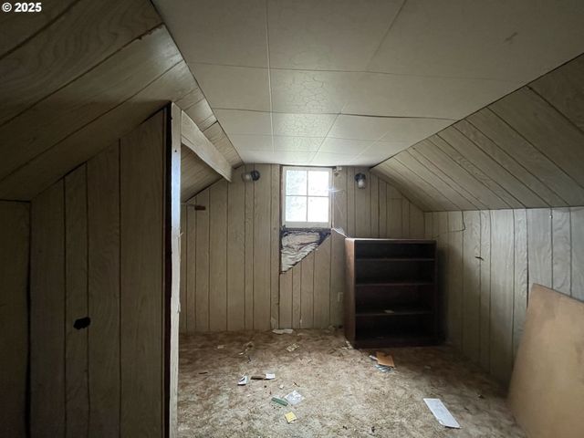 1109 4TH St, Springfield, OR 97477