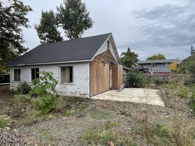 1109 4TH St, Springfield, OR 97477