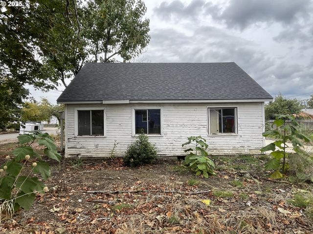 1109 4TH St, Springfield, OR 97477