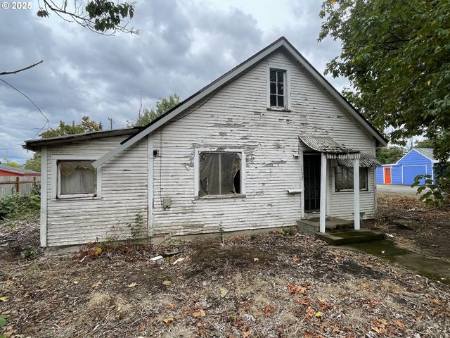 1109 4TH St, Springfield, OR 97477