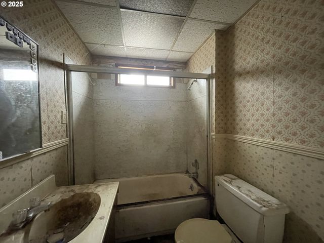 1109 4TH St, Springfield, OR 97477