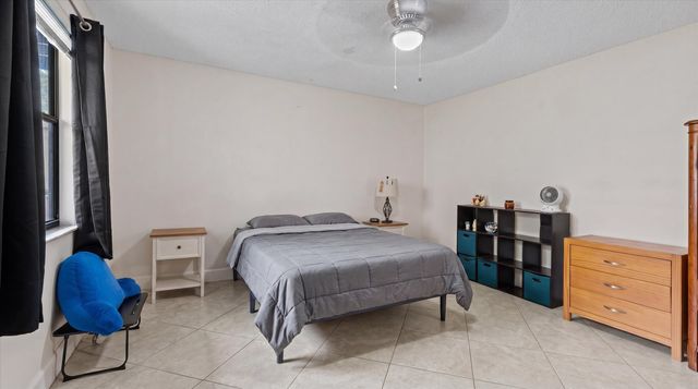 1303 Lakeview E, Royal Palm Beach, FL 33411