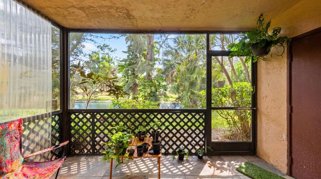 1303 Lakeview E, Royal Palm Beach, FL 33411