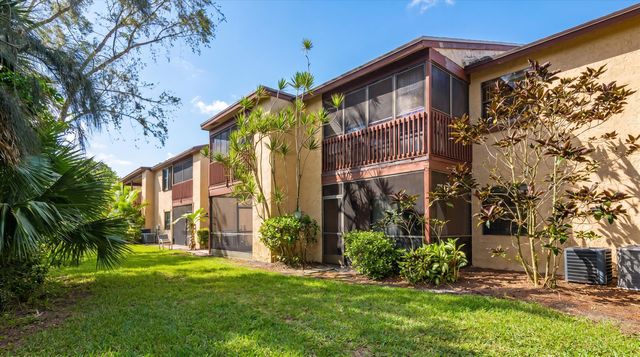 1303 Lakeview E, Royal Palm Beach, FL 33411