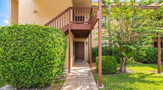 1303 Lakeview E, Royal Palm Beach, FL 33411