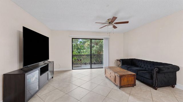 1303 Lakeview E, Royal Palm Beach, FL 33411