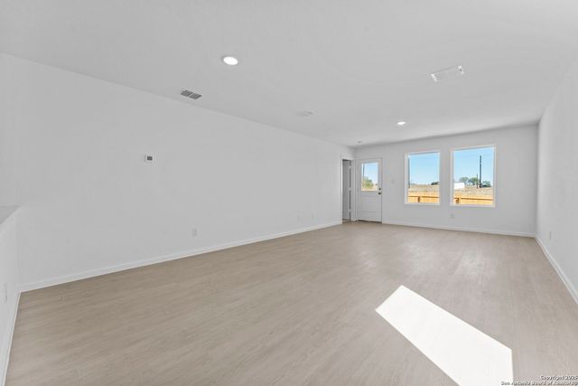 2218 Collins Alley, Converse, TX 78109