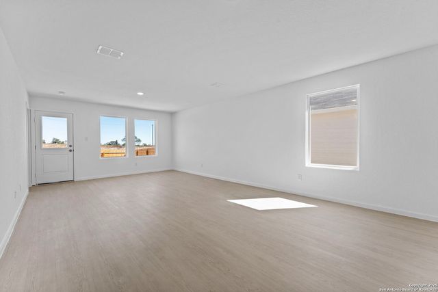 2218 Collins Alley, Converse, TX 78109