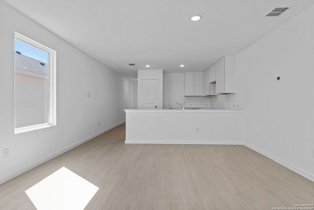 2218 Collins Alley, Converse, TX 78109