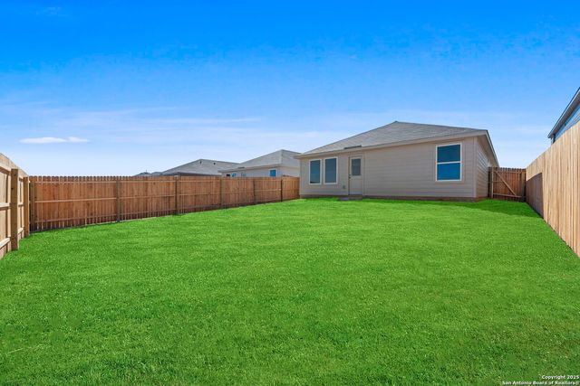 2218 Collins Alley, Converse, TX 78109