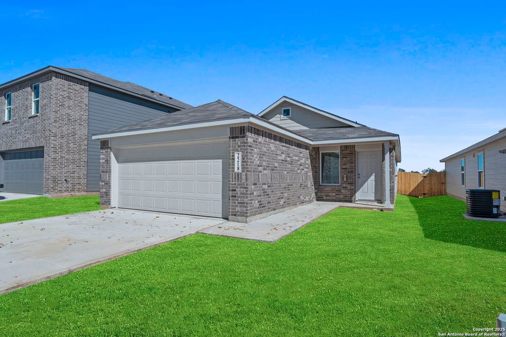 2218 Collins Alley, Converse, TX 78109