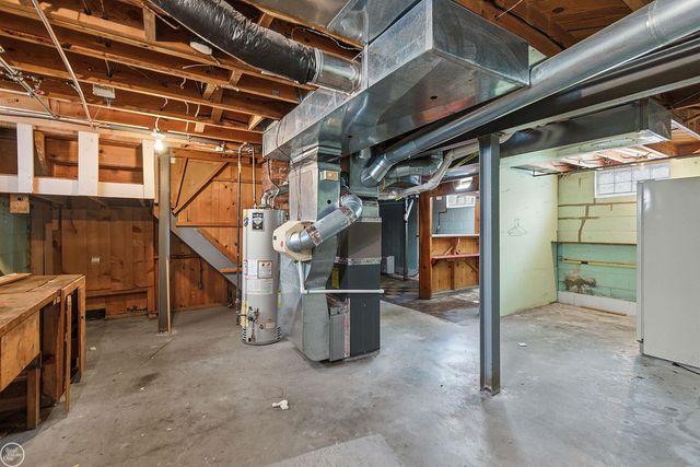 21227 Hillcrest Street, Clinton Township, MI 48036