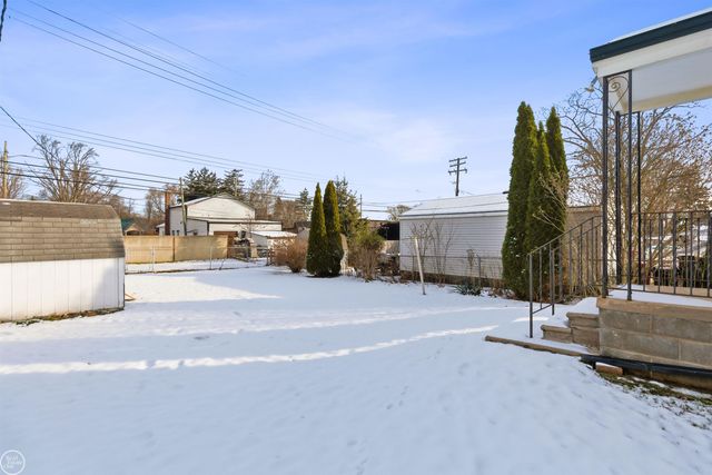 21227 Hillcrest Street, Clinton Township, MI 48036