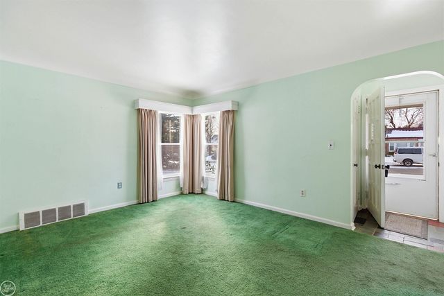 21227 Hillcrest Street, Clinton Township, MI 48036