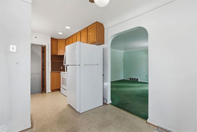 21227 Hillcrest Street, Clinton Township, MI 48036