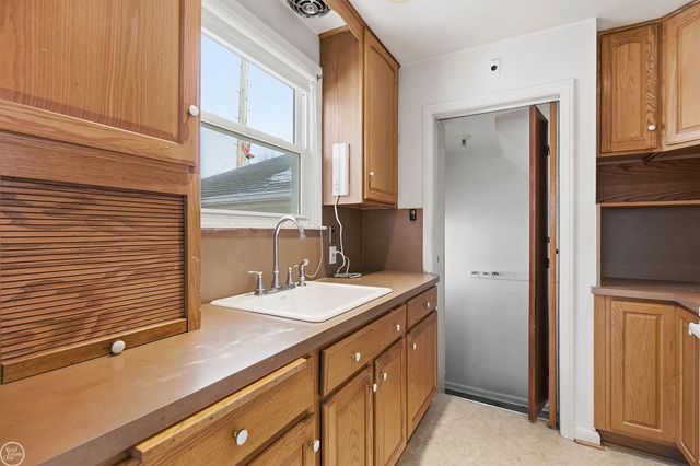 21227 Hillcrest Street, Clinton Township, MI 48036