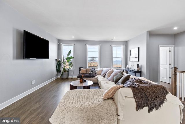 1672 SANDPIPER BAY LOOP, Dumfries, VA 22026