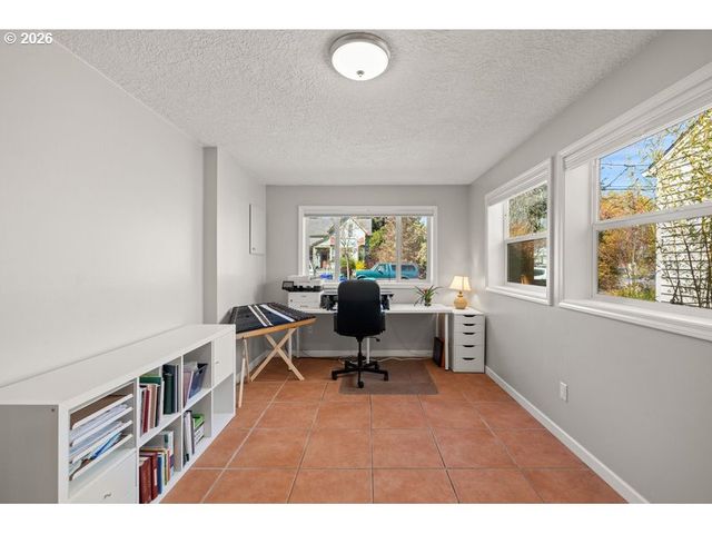 8260 N WAYLAND Ave, Portland, OR 97203