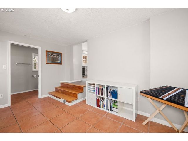 8260 N WAYLAND Ave, Portland, OR 97203