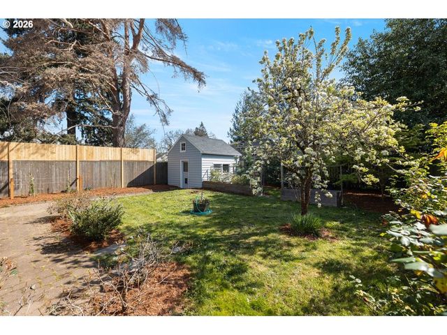 8260 N WAYLAND Ave, Portland, OR 97203