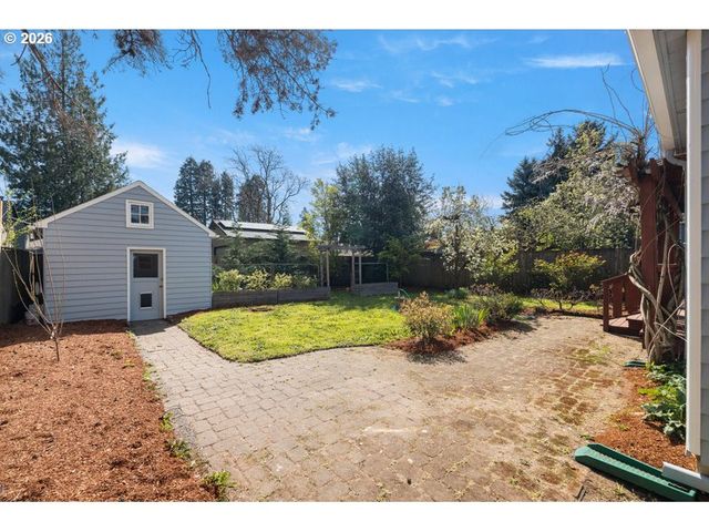 8260 N WAYLAND Ave, Portland, OR 97203