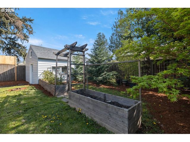 8260 N WAYLAND Ave, Portland, OR 97203