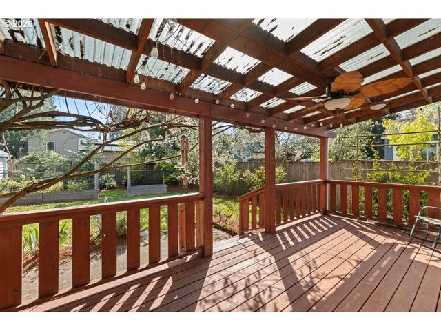 8260 N WAYLAND Ave, Portland, OR 97203