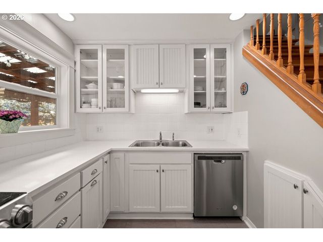 8260 N WAYLAND Ave, Portland, OR 97203