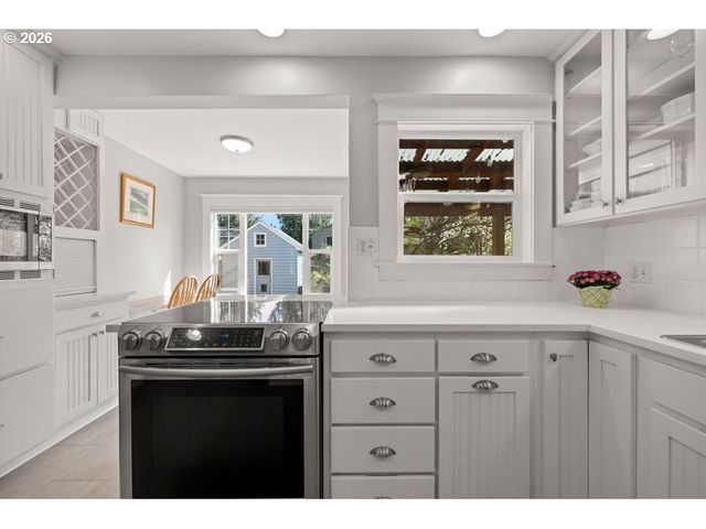 8260 N WAYLAND Ave, Portland, OR 97203