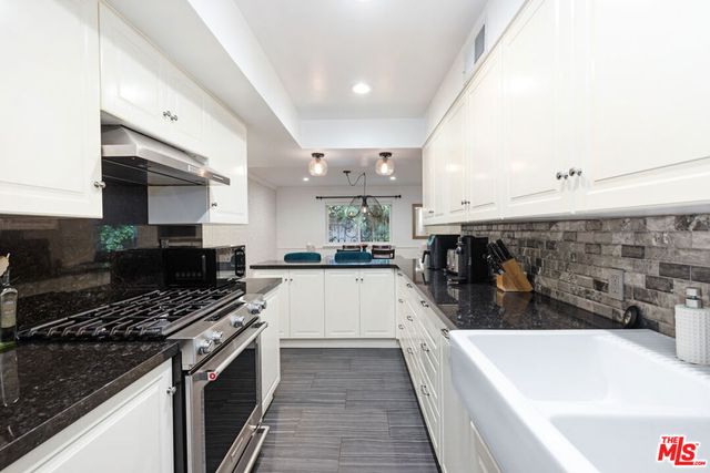 6708 Hillpark Drive 302, Los Angeles, CA 90068