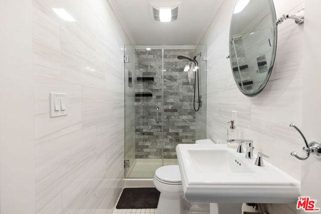 6708 Hillpark Drive 302, Los Angeles, CA 90068