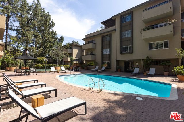 6708 Hillpark Drive 302, Los Angeles, CA 90068