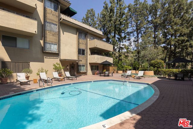 6708 Hillpark Drive 302, Los Angeles, CA 90068