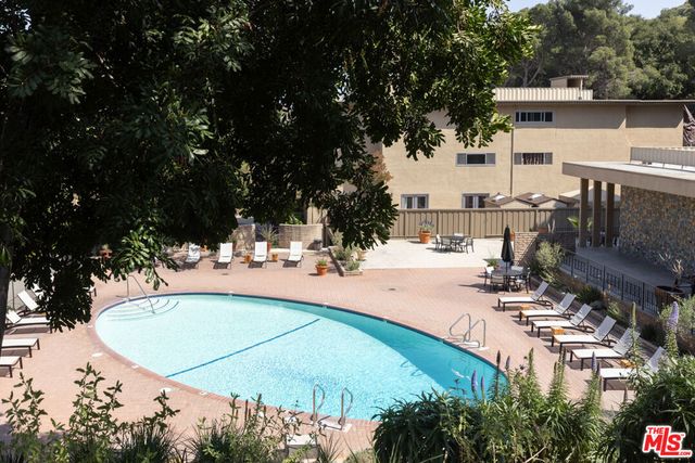 6708 Hillpark Drive 302, Los Angeles, CA 90068