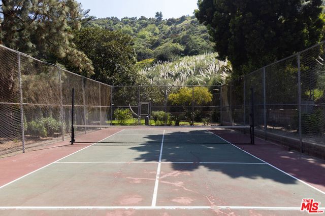 6708 Hillpark Drive 302, Los Angeles, CA 90068