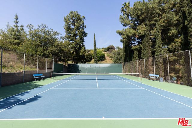 6708 Hillpark Drive 302, Los Angeles, CA 90068