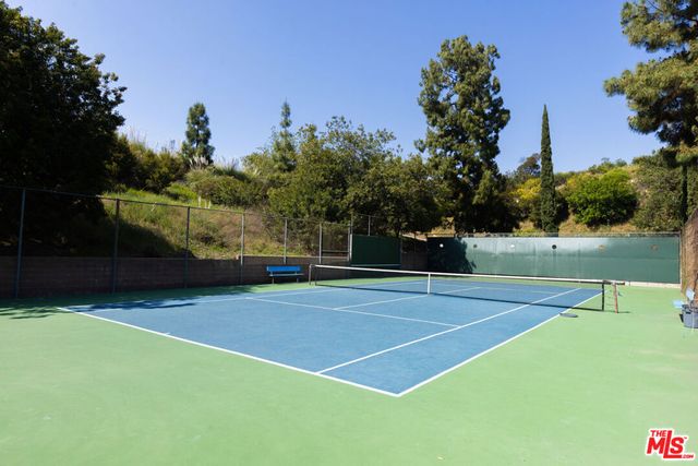 6708 Hillpark Drive 302, Los Angeles, CA 90068