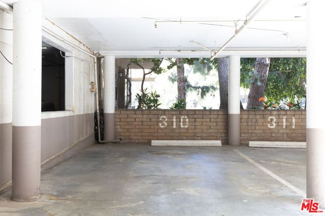 6708 Hillpark Drive 302, Los Angeles, CA 90068