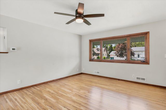320 113th Avenue NE, Blaine, MN 55434