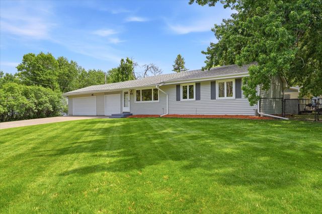 320 113th Avenue NE, Blaine, MN 55434