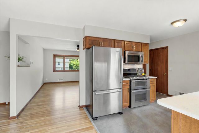 320 113th Avenue NE, Blaine, MN 55434