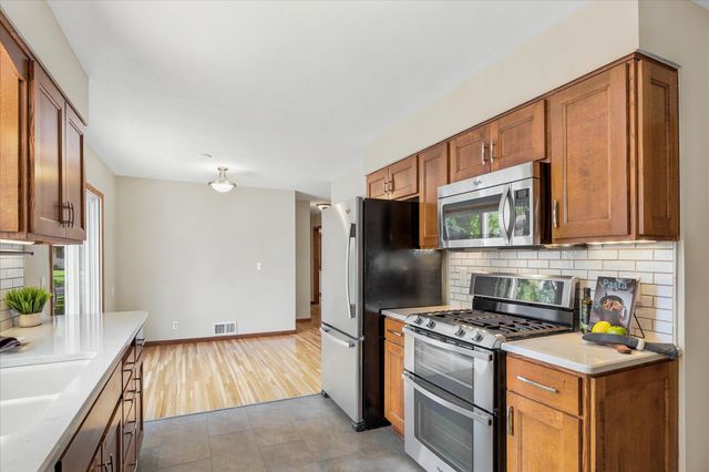 320 113th Avenue NE, Blaine, MN 55434