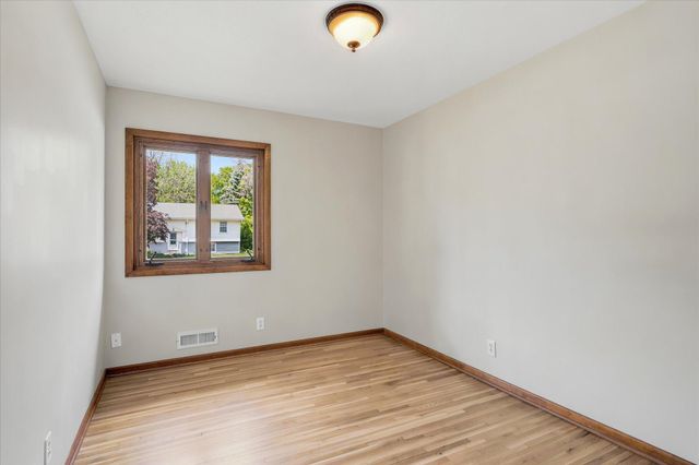 320 113th Avenue NE, Blaine, MN 55434