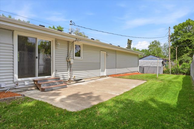 320 113th Avenue NE, Blaine, MN 55434