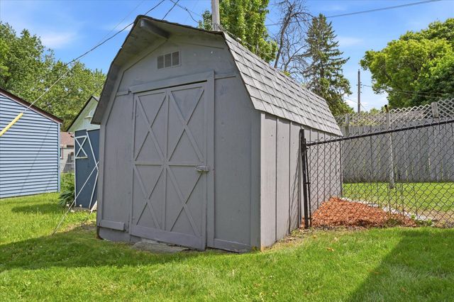 320 113th Avenue NE, Blaine, MN 55434