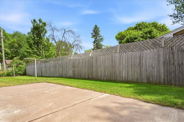 320 113th Avenue NE, Blaine, MN 55434