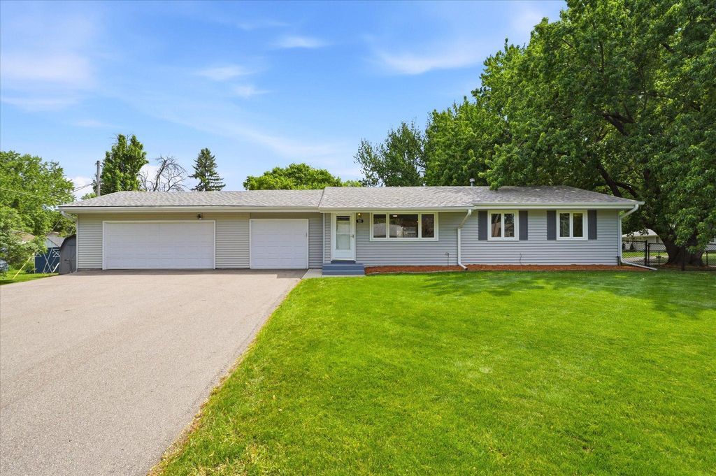 320 113th Avenue NE, Blaine, MN 55434