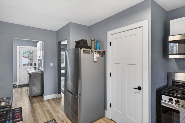 3933 E 30th Street, Des Moines, IA 50317