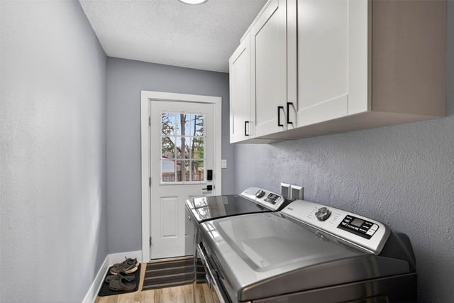 3933 E 30th Street, Des Moines, IA 50317