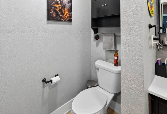 3933 E 30th Street, Des Moines, IA 50317